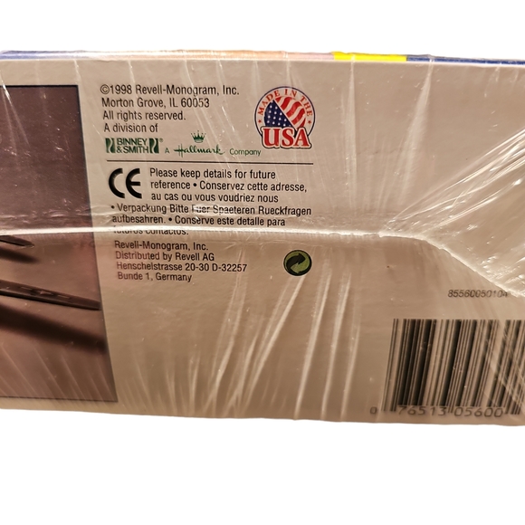 New Sealed-Revell B-17 Flying Fortress Model kit - Picture 6 of 8